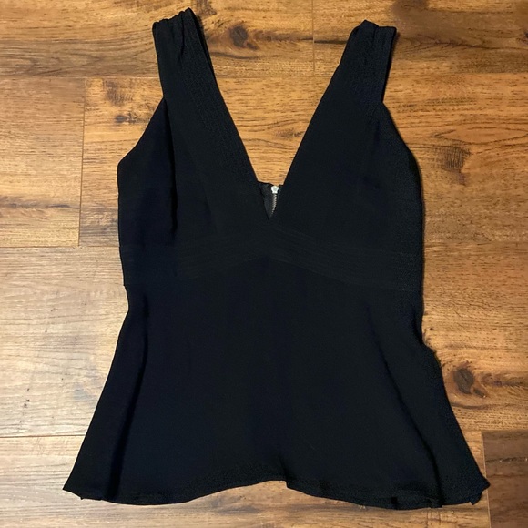 Women’s Trouve Crepe Seamed Tank Top V Neck - Picture 3 of 7